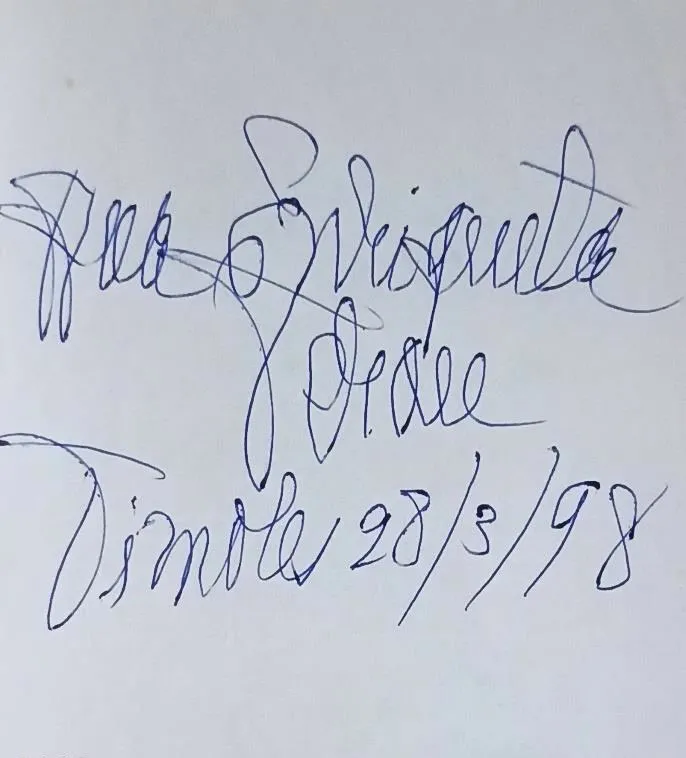 Autógrafo de la poetisa con la fecha de su visita: «Timotes 28/3/98».