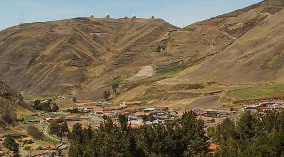 Vista desde el pueblo de Apartaderos hacia el observatorio.