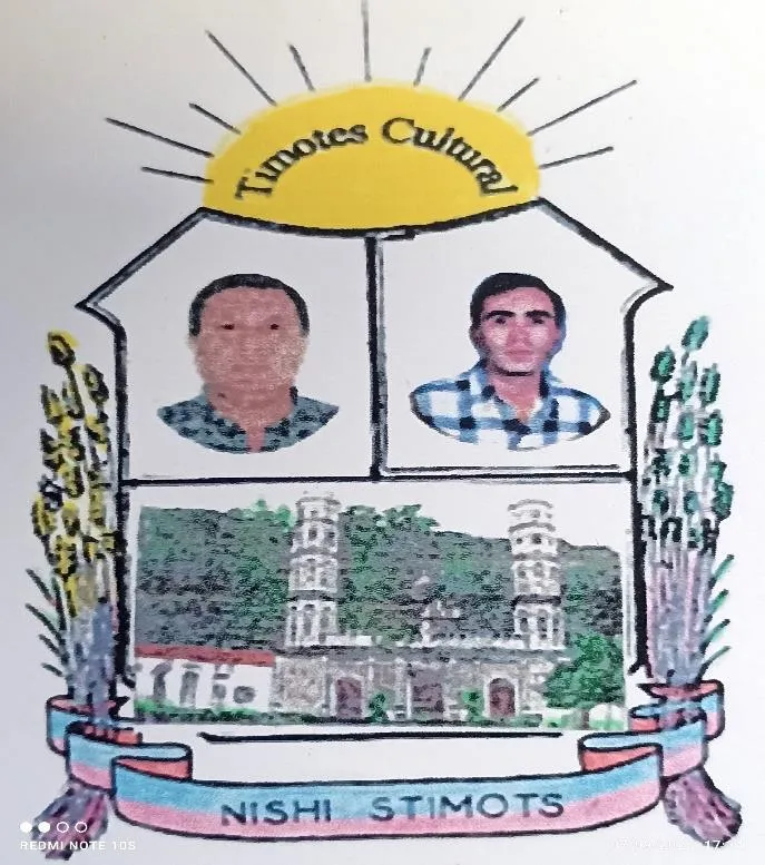 Emblema «Timotes Cultural»: dos retratos sobre la iglesia de Timotes, con la cinta «Nishi Stimots».