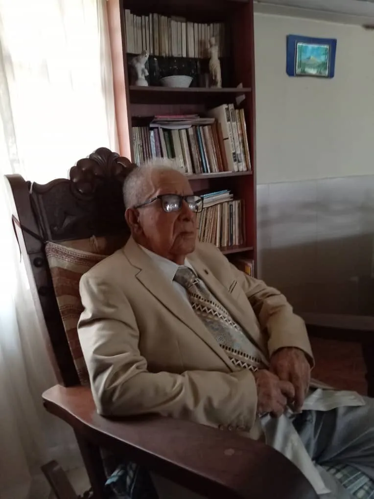 Don Eduardo Villarreal Araujo, Cronista Honorario de Timotes. Actualmente vive en Valencia; ha escrito varios libros sobre Timotes.